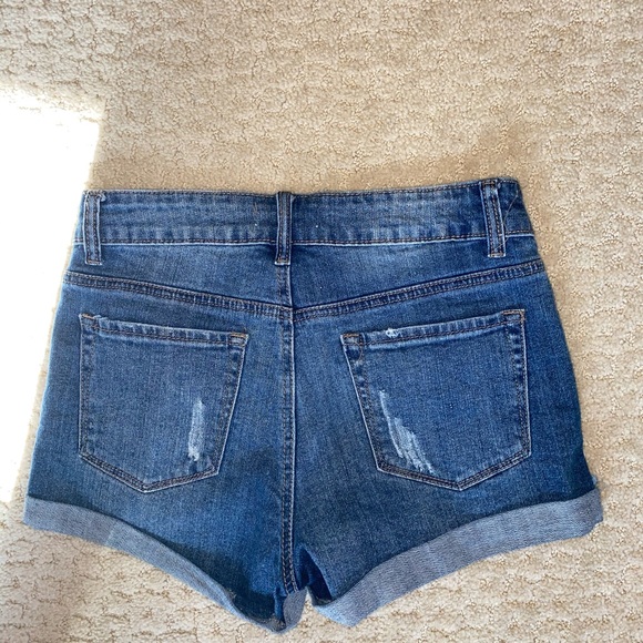 Classic jean shorts! - Picture 3 of 3
